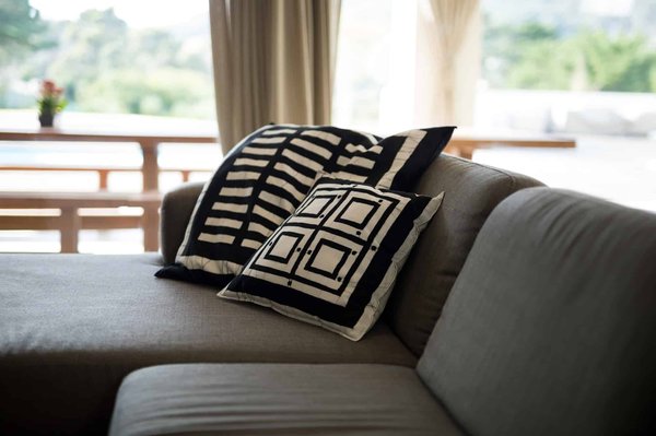 Coussins de canapé : une touche d’élégance et de confort à votre espace intérieur