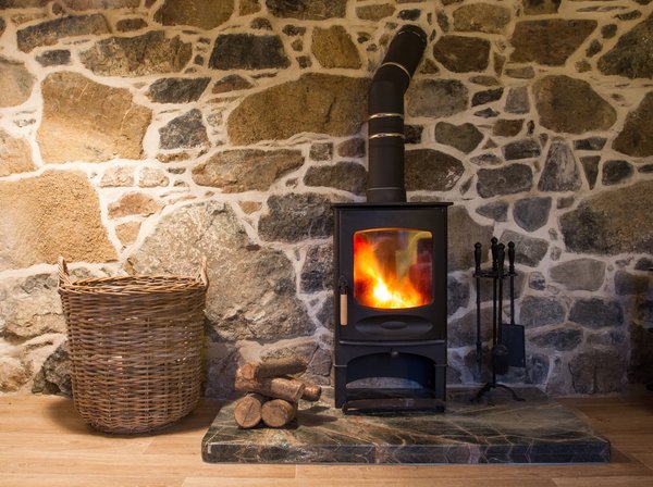 Les poêles mixtes bois et granulés sont-ils plus efficaces que les poêles traditionnels ?