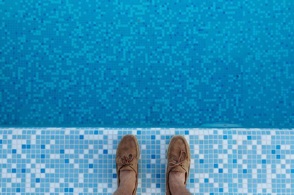 Comment créer une ambiance relaxante autour de sa piscine