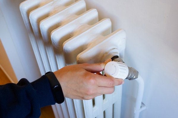 Comment installer efficacement un radiateur lourd sur placo