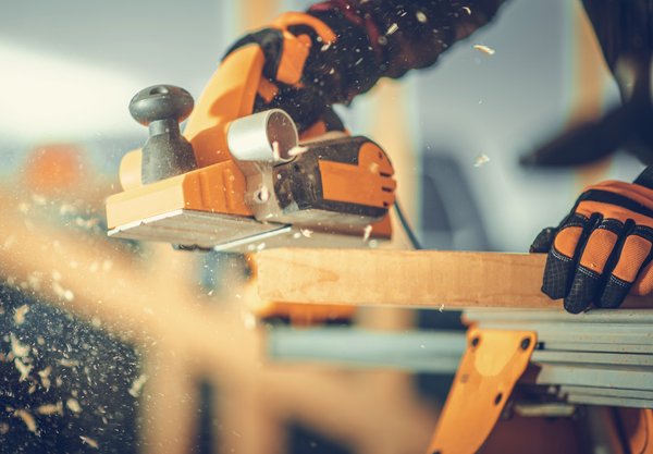 Menuisier Annecy : l'artisan qui crée vos espaces de rêve
